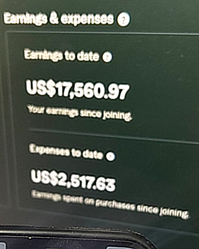 Screenshot ديال Fiverr: Earnings to date فيها US$17,560.97، مع البروفايل ديال Instagram ديال عبد الحق قاسمي
